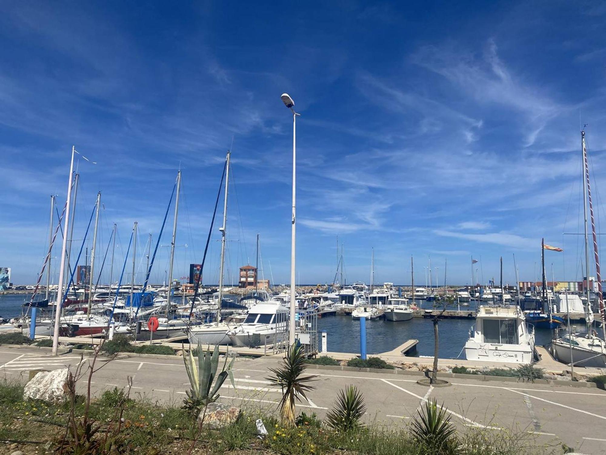 T2 Avec Terrasse, Parking, Proche Et Commerces - - Fr-1-782-40 Apartment